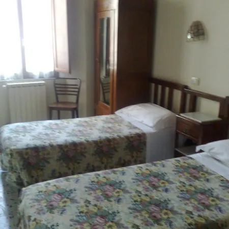 Garibaldi Hotel 2*